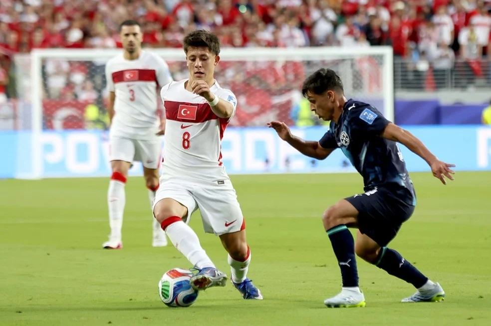 Arda Guler em campo após eliminação da Turquia — Arda Guler