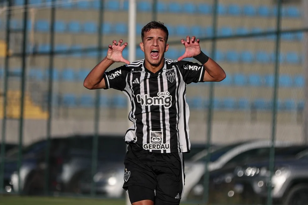 Mateus Iseppe com a camisa do Atlético-MG
