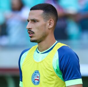 Gabriel Xavier no aquecimento antes de Bahia x Colo-Colo