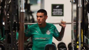 Naves durante treino — emprestados pelo Palmeiras