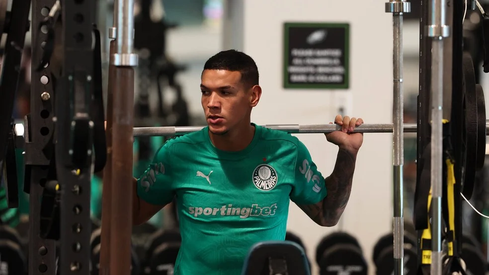 Naves durante treino — emprestados pelo Palmeiras