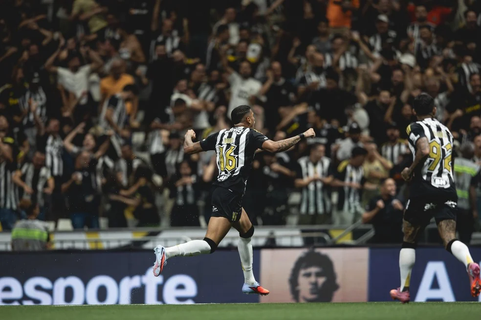 Ruan Tressoldi comemorando gol pelo Atlético-MG — Ruan Tressoldi