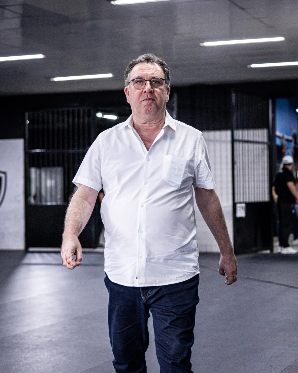 Marcelo Teixeira acompanha Santos; venda de jogadores em pauta