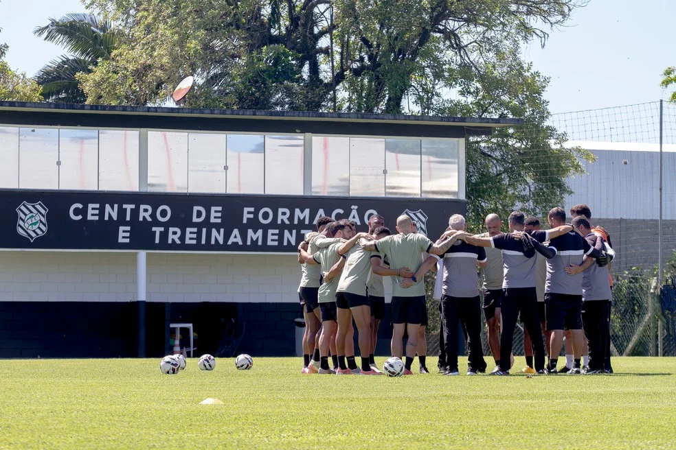Jogadores do Figueirense em treino — salários atrasados do Figueirense