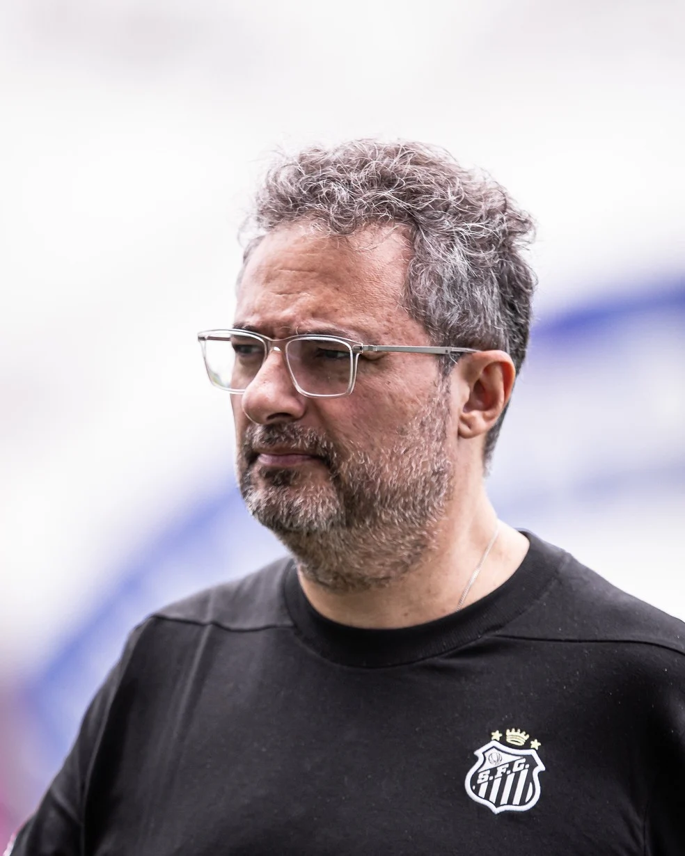 Alexandre Mattos no Santos durante apresentação e gestão