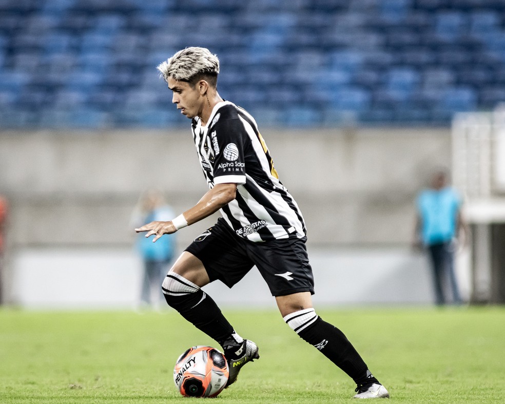 Thalissinho Náutico em ação pelo ABC