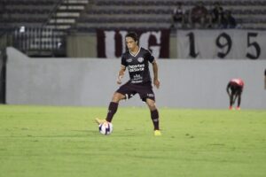 Ricardinho completa 100 jogos pela Ferroviária em ação