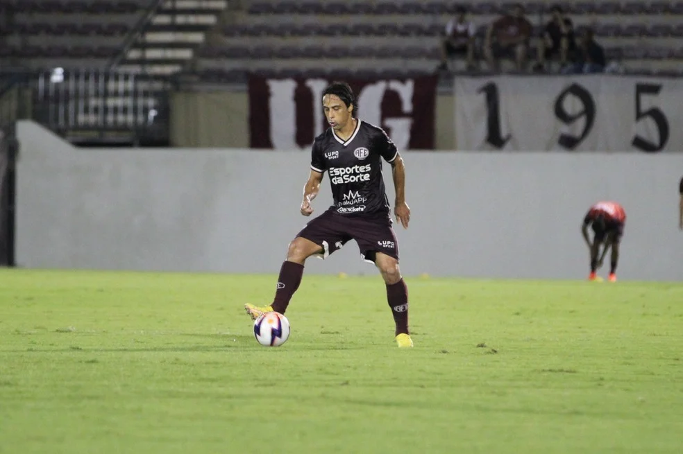 Ricardinho completa 100 jogos pela Ferroviária em ação