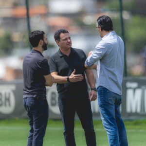 Léo Duarte - zagueiro do Atlético-MG em treinamento