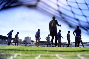 Elenco da Ponte durante treino