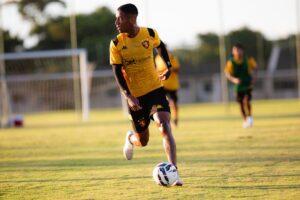 Max em ação pelo Sport - Max saída do Sport