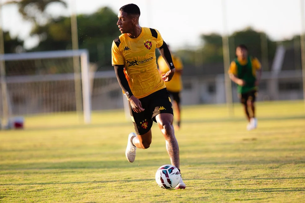 Max em ação pelo Sport - Max saída do Sport
