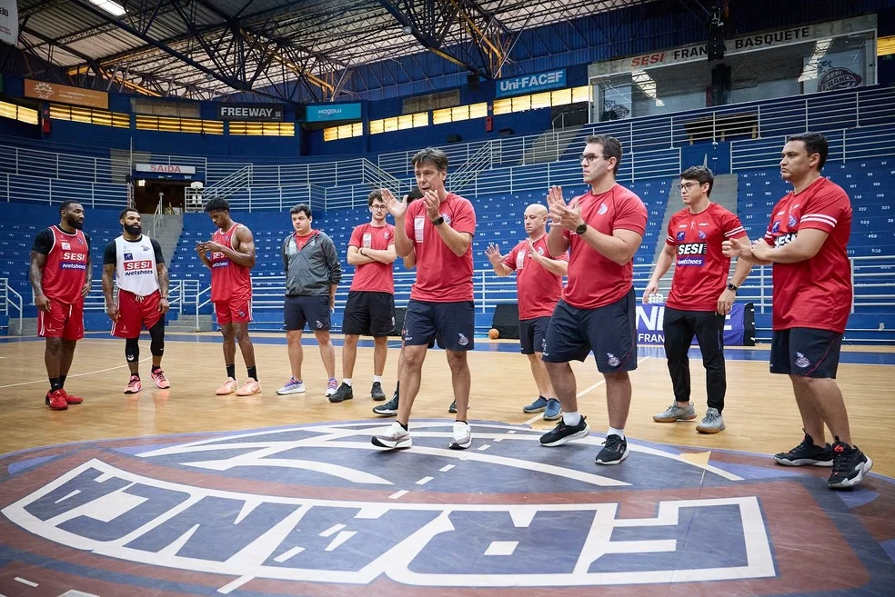 Helinho Garcia com a Franca comissão técnica