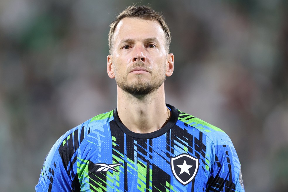 Neto, goleiro do Botafogo, em jogo; falhas de goleiros do Botafogo em 2026