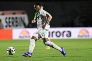 Luis Phelipe em ação — lesão no joelho