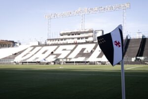 Bandeira do Vasco em São Januário — venda da SAF