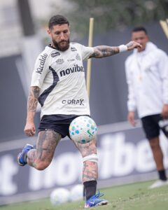 Zé Rafael no Santos durante treino — Raul Baretta/ Santos FC