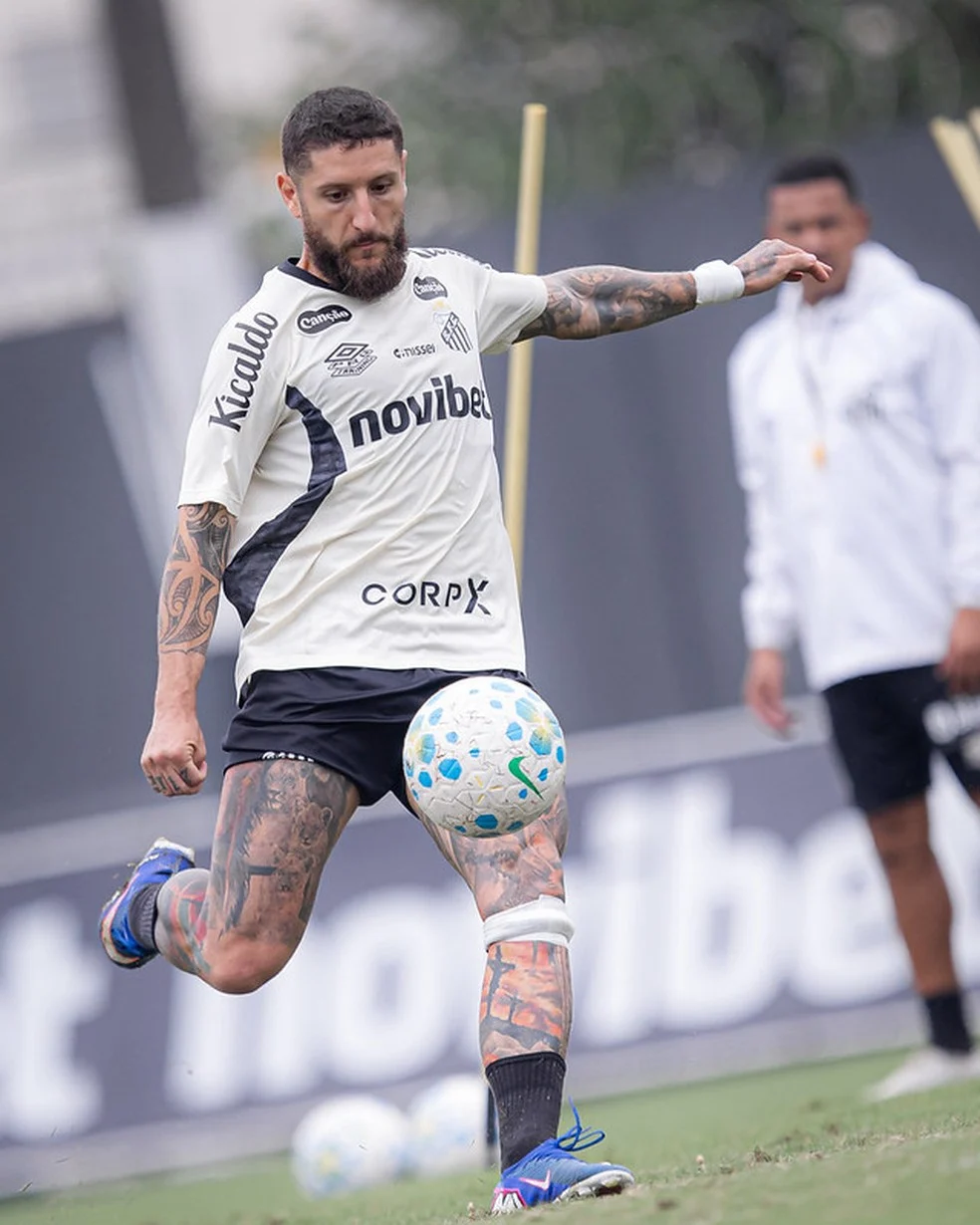 Zé Rafael no Santos durante treino — Raul Baretta/ Santos FC