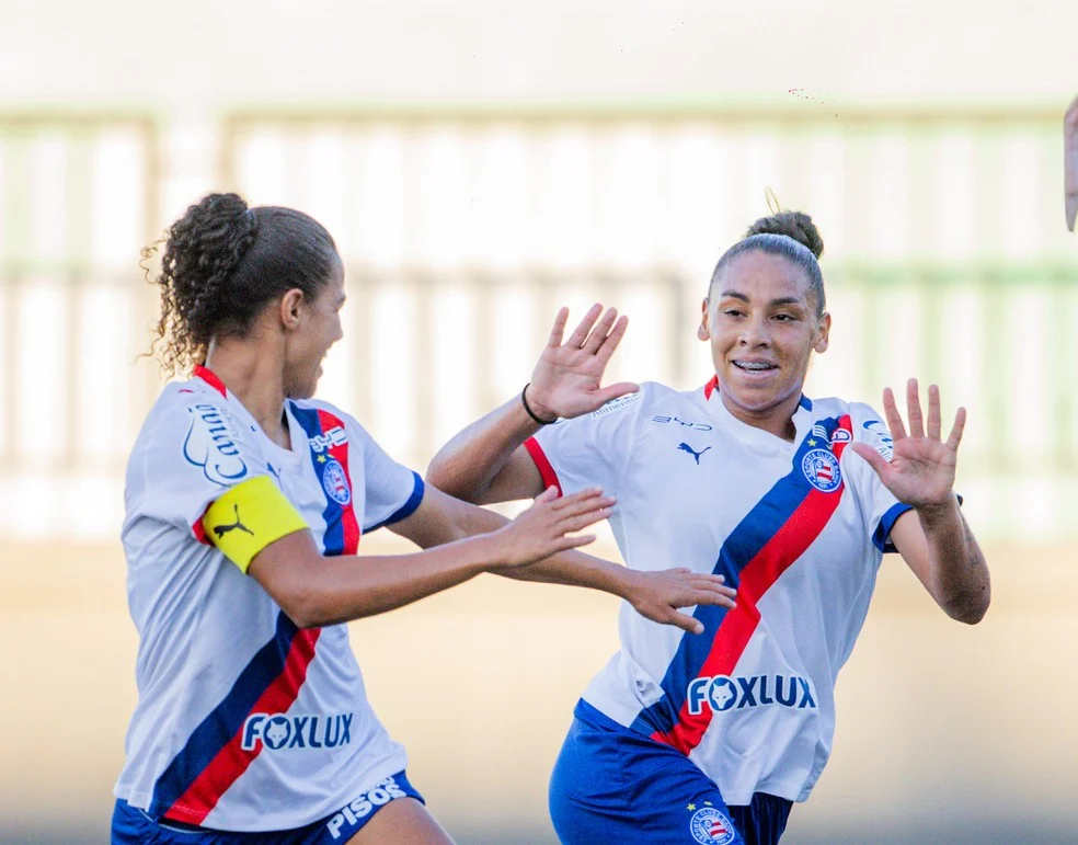 Jogadoras do Bahia comemoram - Bahia nas oitavas