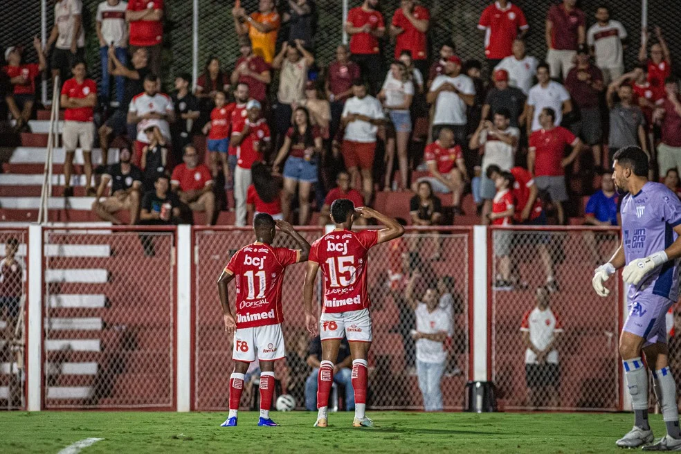Vista do Estádio OBA com a torcida do Vila Nova - força do OBA em foco
