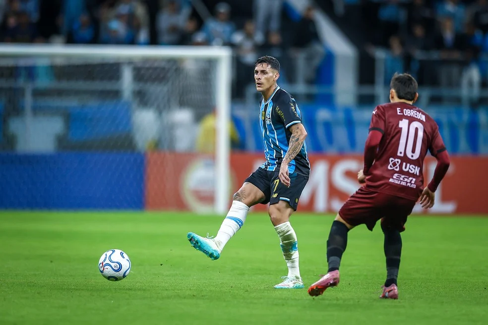 Pavon em ação — lesões do Grêmio