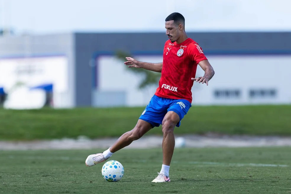 Gabriel Xavier em treino pelo Bahia — Gabriel Xavier