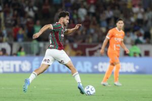 Martinelli pescaria em ação com a camisa do Fluminense