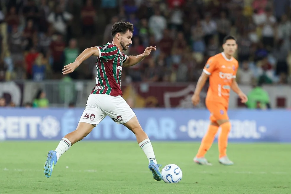Martinelli pescaria em ação com a camisa do Fluminense