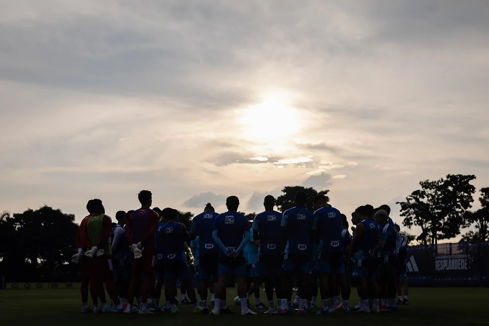 Cruzeiro se reapresenta na Toca II — jogadores chegam para exames