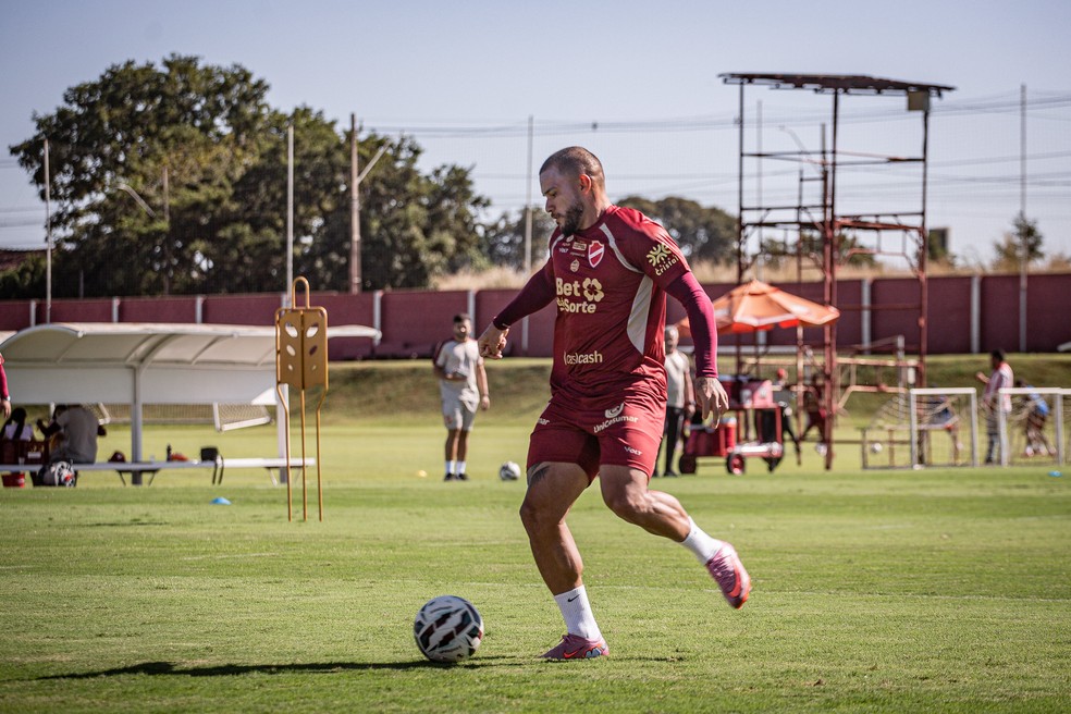 André Luís encerra jejum de gols e enaltece fase do Vila Nova