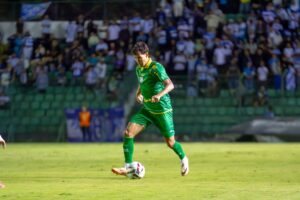 Arthur Henrique em ação pelo Figueirense