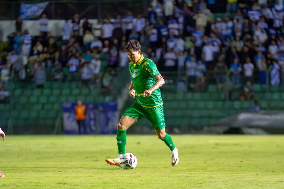 Arthur Henrique em ação pelo Figueirense