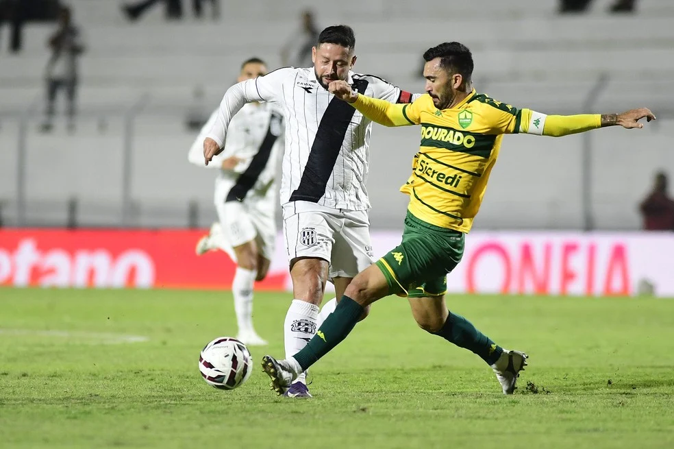 Torcida e jogadores em campo — Ponte Preta atuações