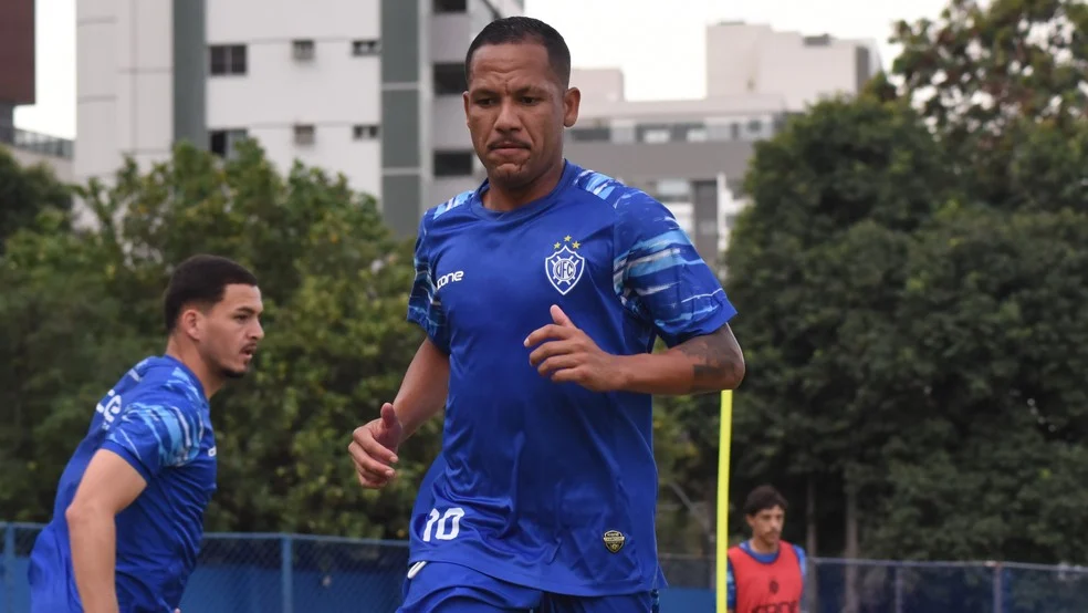 Carlos Vitor em ação pelo Vitória-ES Série D