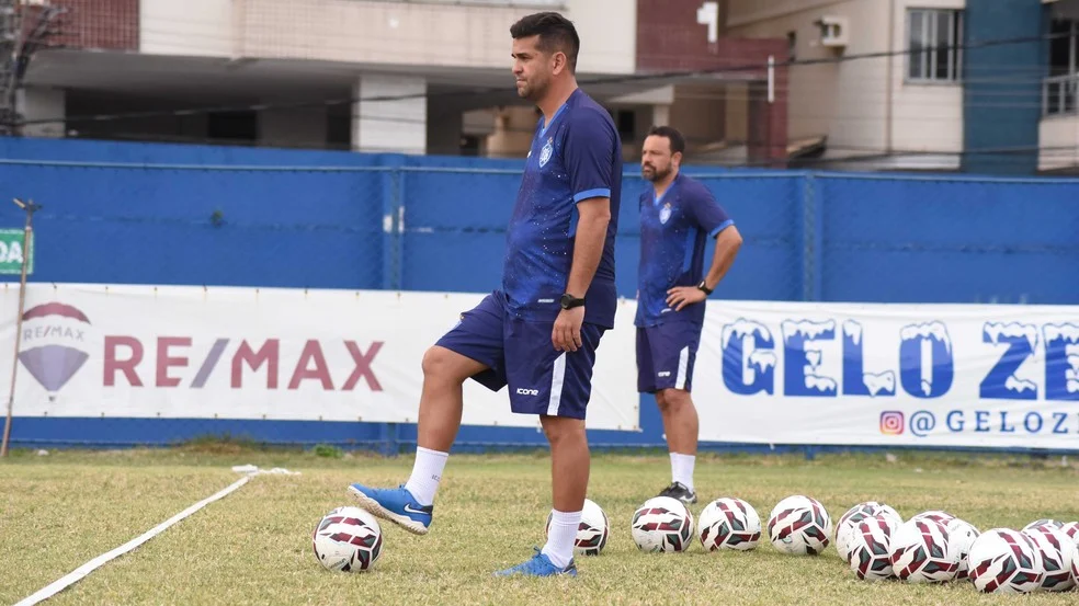 Vitória-ES mata-mata — técnico Rafael Soriano no Salvador Costa