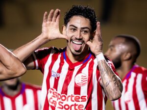Dodô no Náutico comemorando gol contra o Novorizontino