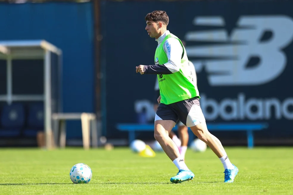 Juan Nardoni em treino do Grêmio com chance de substituir Arthur