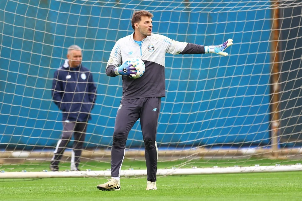 Gabriel Grando em treinamento do Grêmio