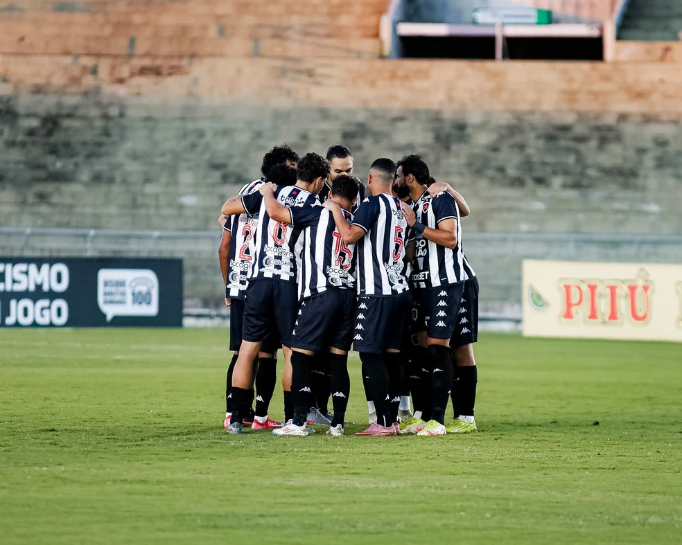 Botafogo-PB folga prolongada: jogadores do Botafogo-PB em treino