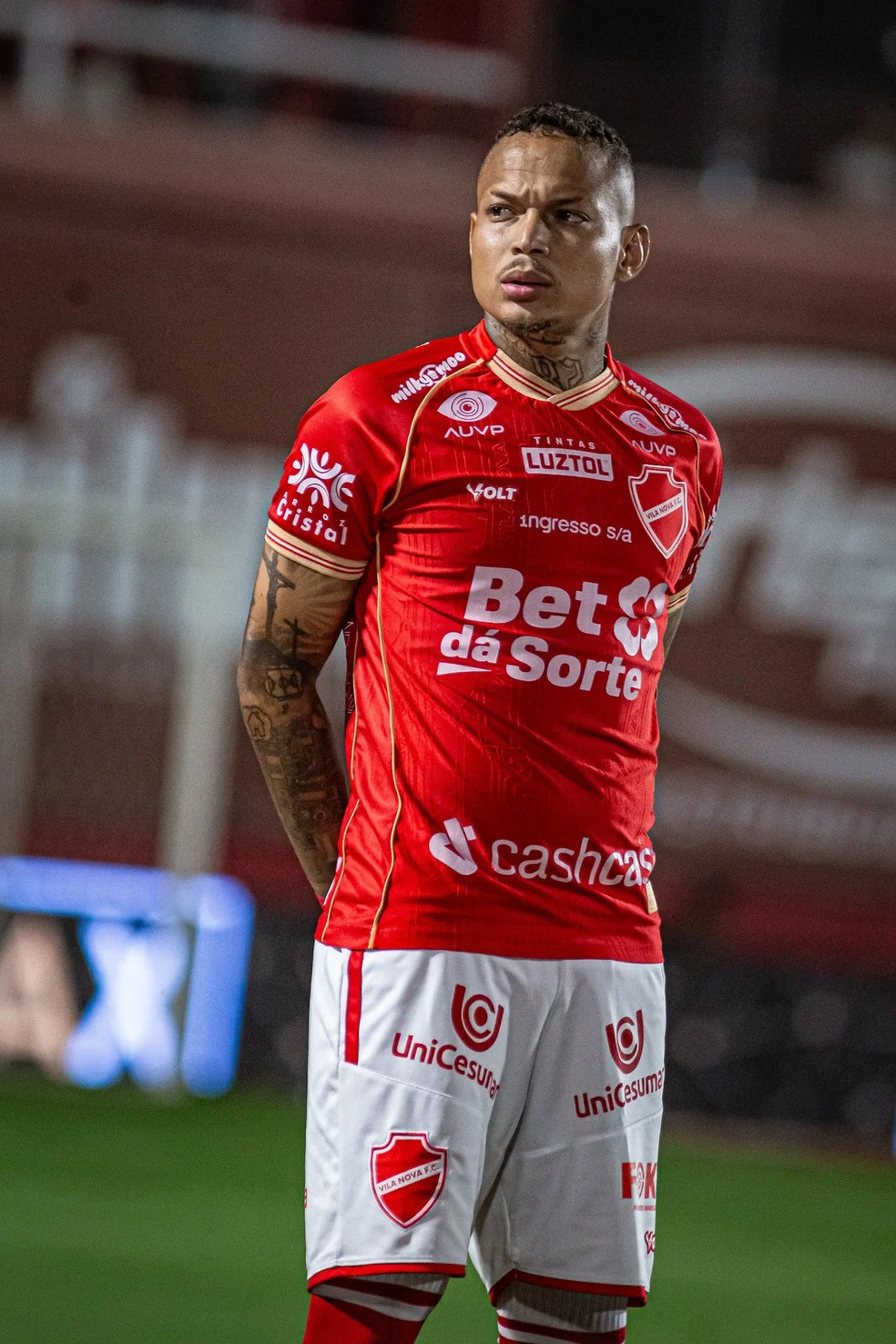 Janderson no Vila Nova comemorando gol