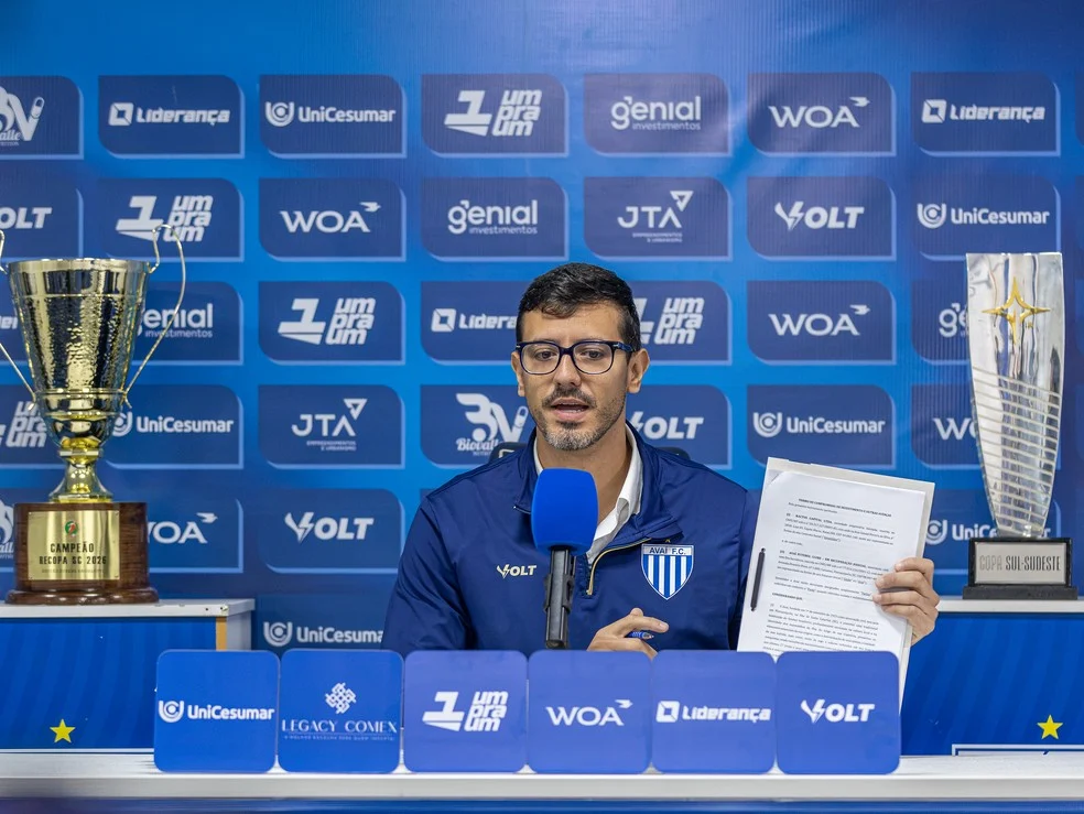 Bernardo Pessi na coletiva sobre compra da SAF do Avaí