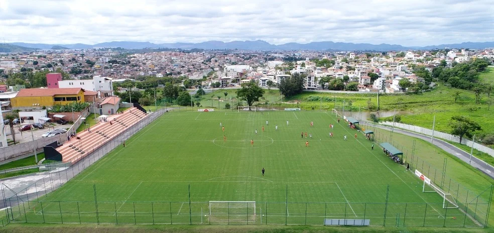 Partida entre Coimbra e Aymorés no Estádio Flávio Guimarães — Coimbra e Aymorés
