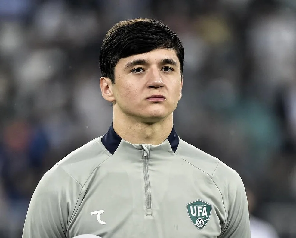 Khusanov Manchester City em ação pelo Uzbequistão