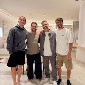 Filipe Luís Monaco com ex-companheiros do Flamengo