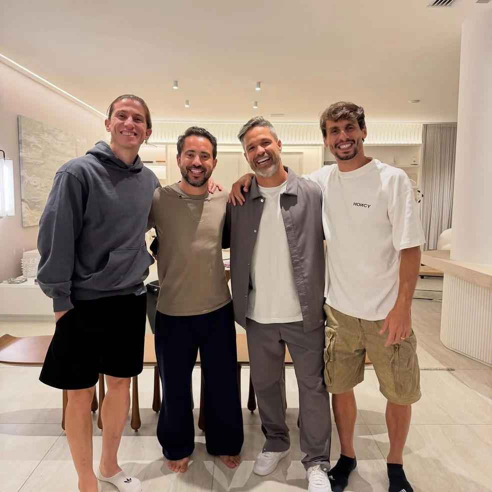 Filipe Luís Monaco com ex-companheiros do Flamengo