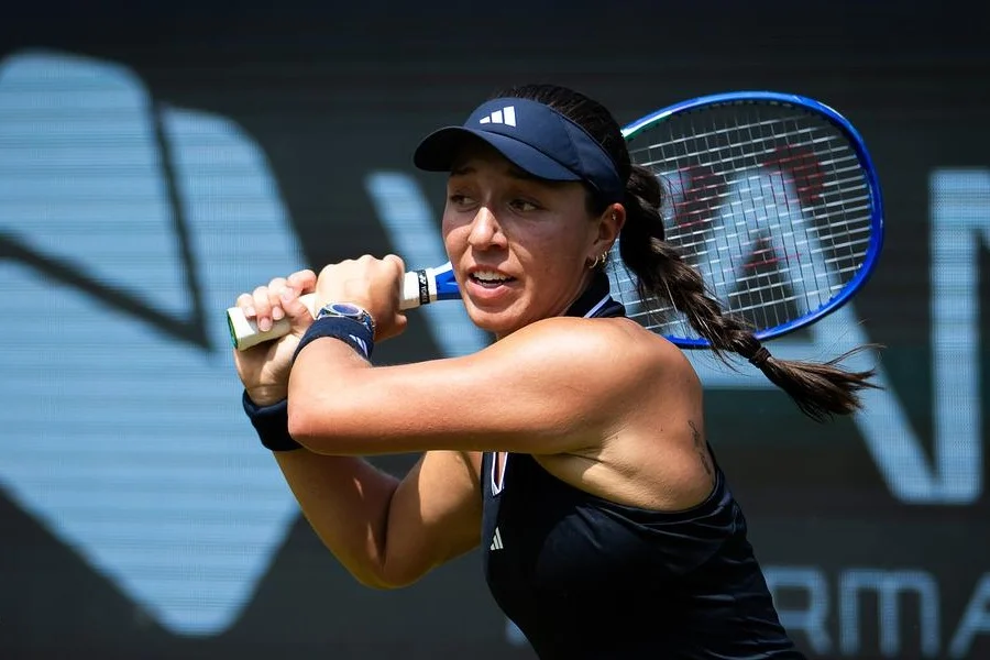 Pegula vence duelo norte-americano — Jessica Pegula em quadra