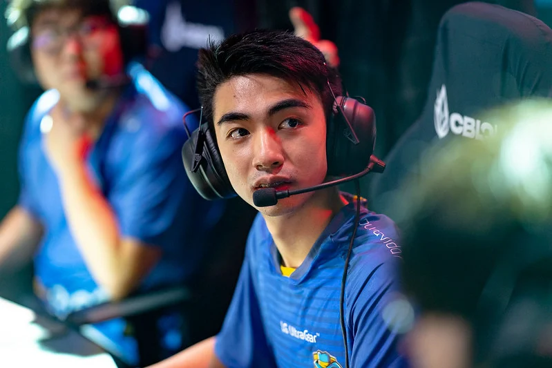 Ninjakiwi LOUD CBLOL em ação no servidor coreano