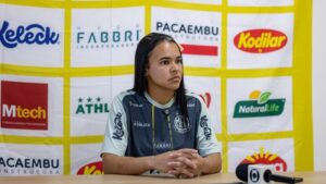 Lia, goleira do Mirassol antes da partida contra o Taubaté