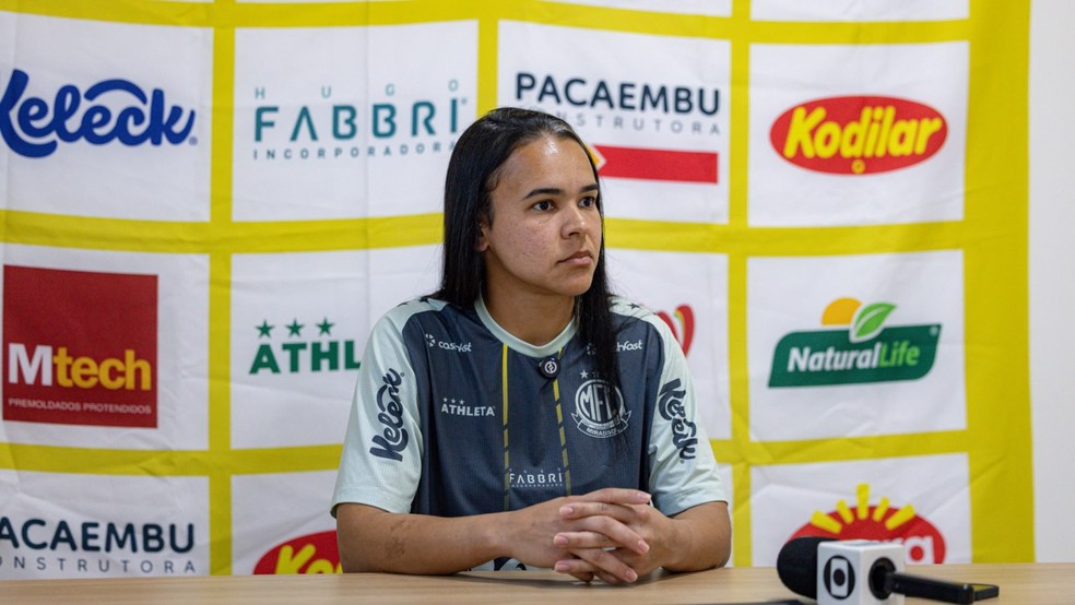 Lia, goleira do Mirassol antes da partida contra o Taubaté