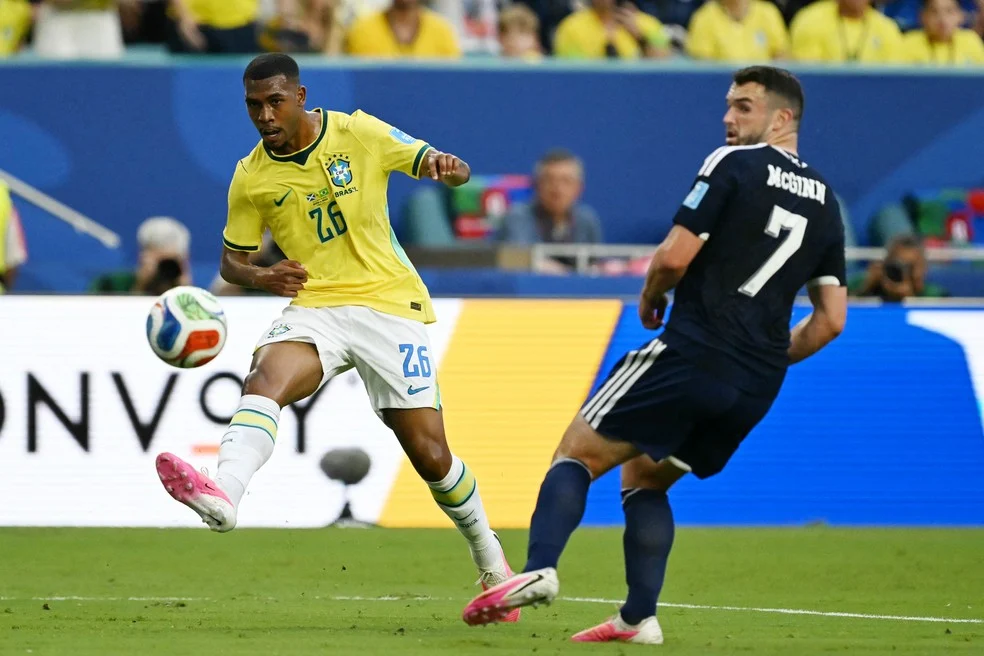 Rayan titular em Brasil x Escócia